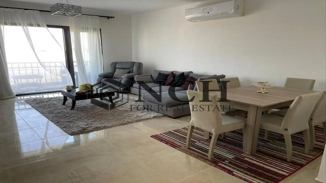 شقة مفروشة بالكامل 130 متر للإيجار في فيفث سكوير.