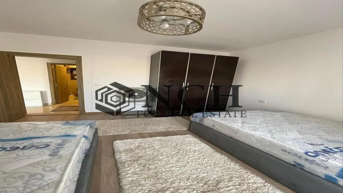 شقة مفروشة بالكامل 130 متر للإيجار في فيفث سكوير.