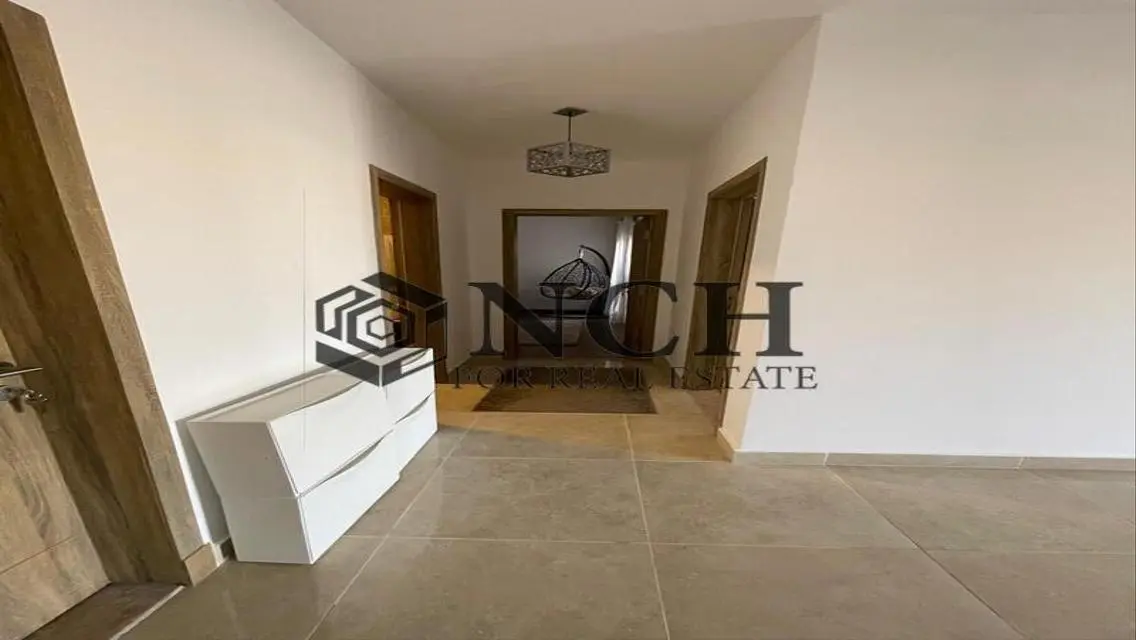 شقة مفروشة بالكامل 130 متر للإيجار في فيفث سكوير.