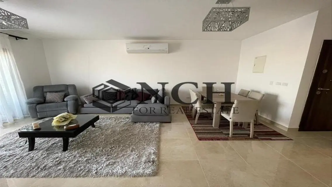 شقة مفروشة بالكامل 130 متر للإيجار في فيفث سكوير.