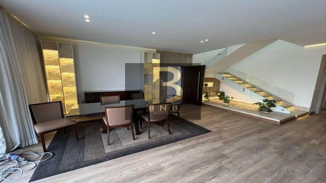 Luxury Villa with Private Pool and Garden in the Heart of the City