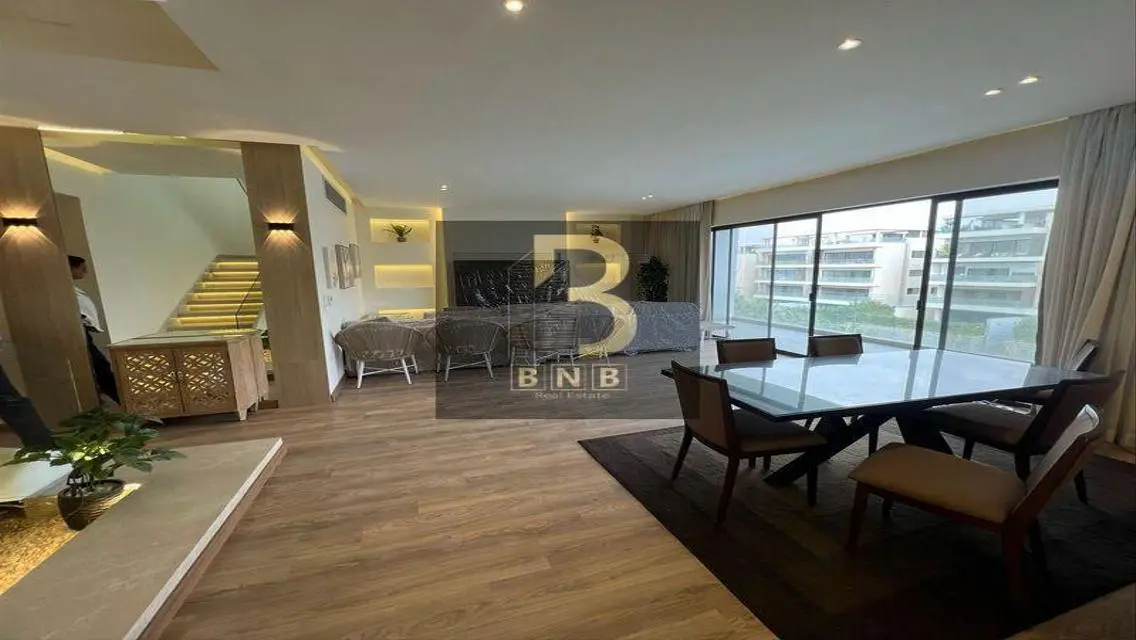 Luxury Villa with Private Pool and Garden in the Heart of the City