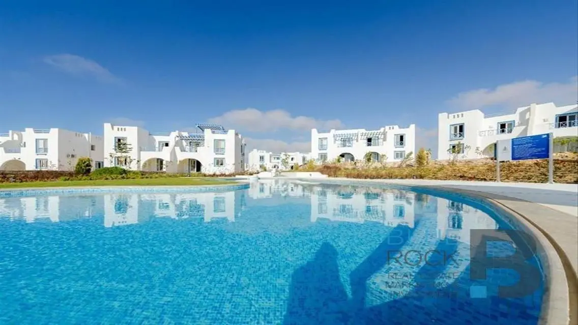 Luxury Apartment for Sale with Stunning Lake View