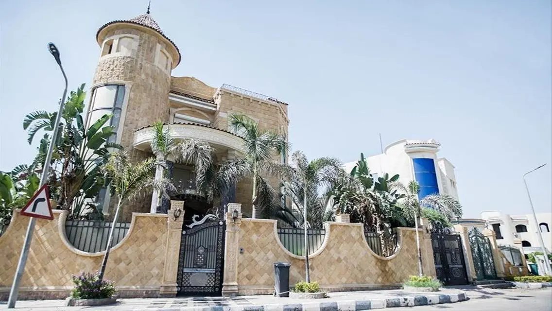 فيلا فاخرة مع حديقة خاصة وخدمات مميزة