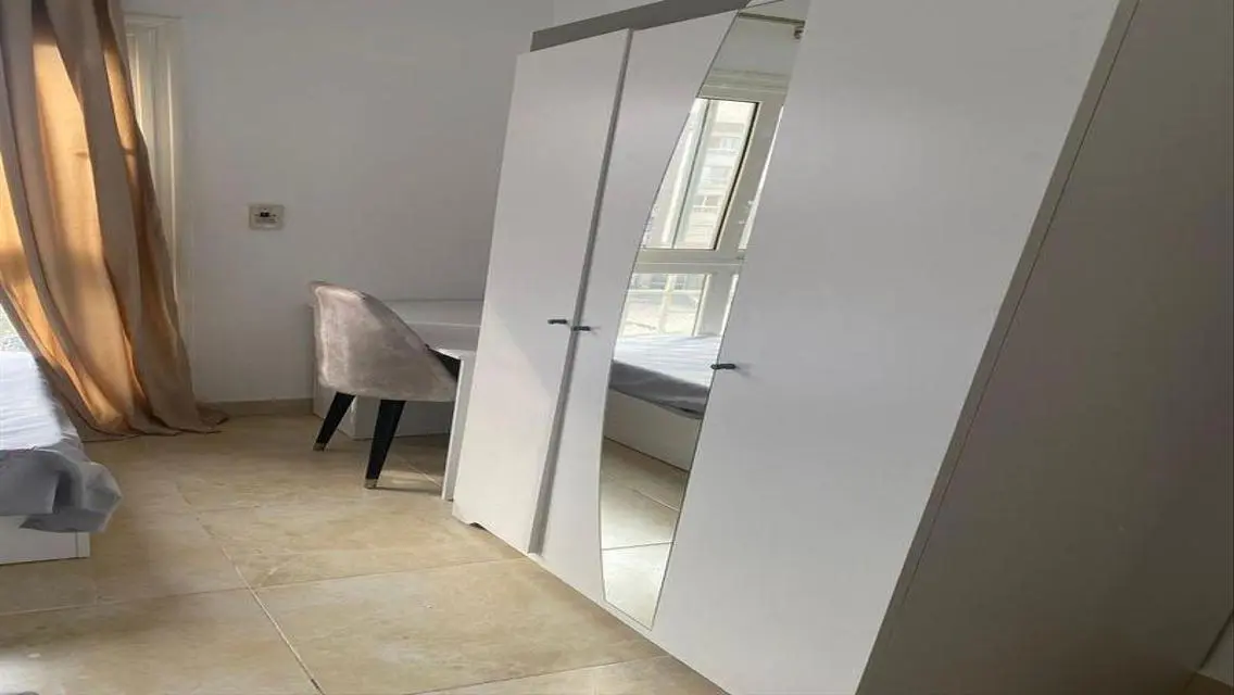 شقه للإيجار  مفروش في مدينتي  B12 اول سكن