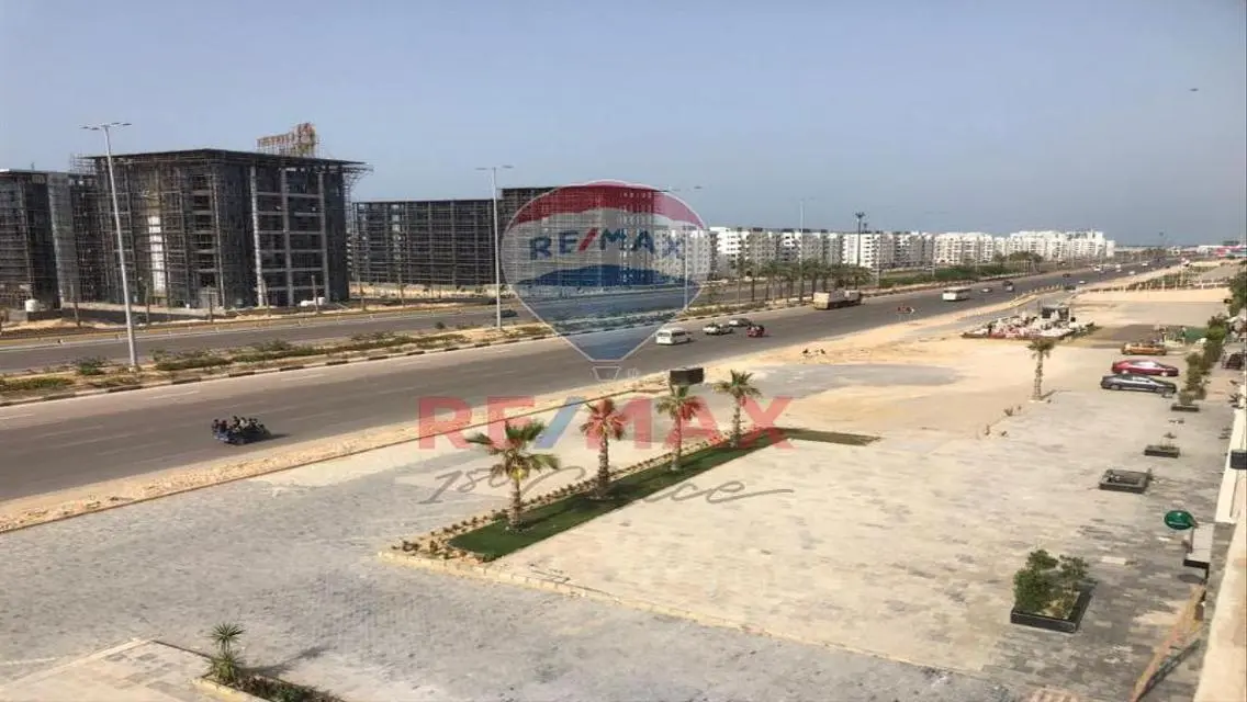 شاليه لقطة مفروش للبيع يطل على العلمين الجديدة