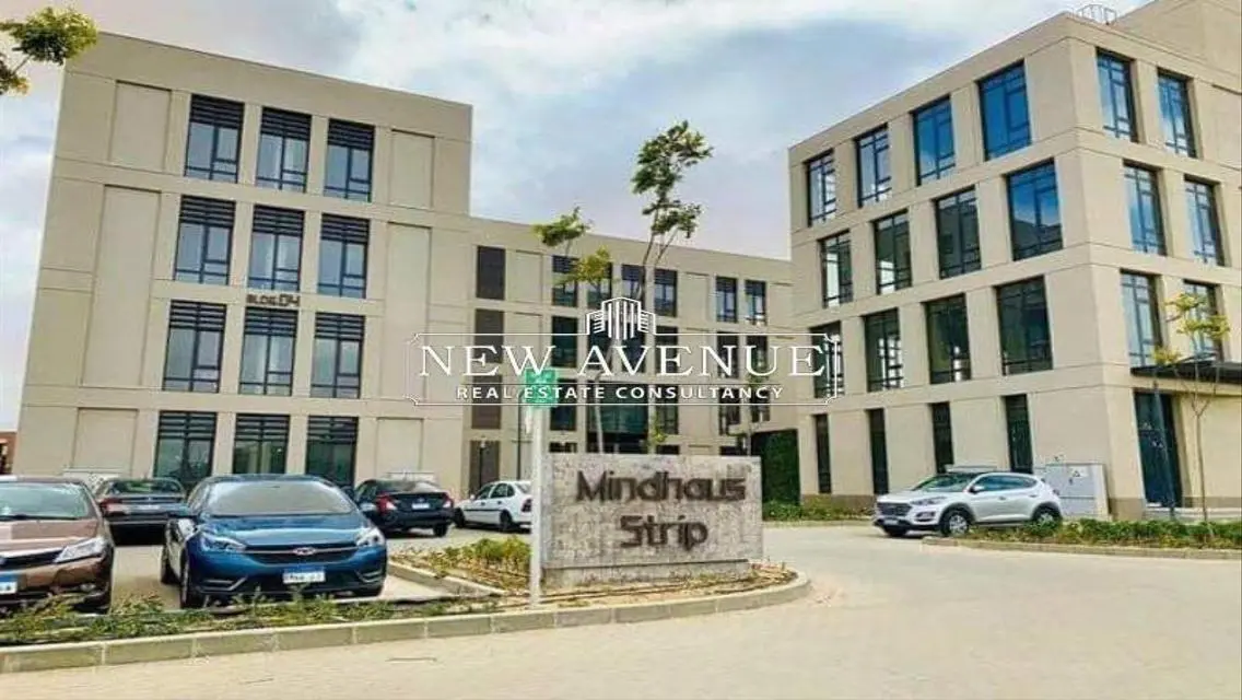 مكتب للإيجارالتجمع District 5 مع امكانية التشطيب