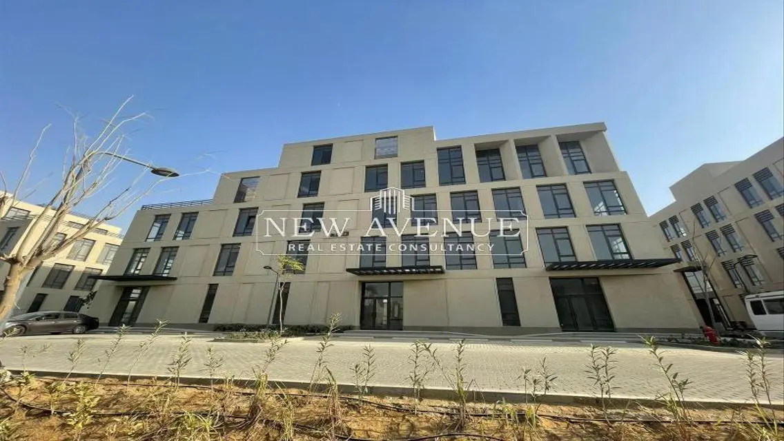 مكتب للإيجارالتجمع District 5 مع امكانية التشطيب