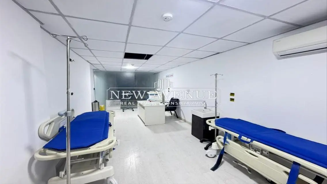 عيادة جاهزة للتشغيل 310م للإيجار بالقاهرة الجديدة