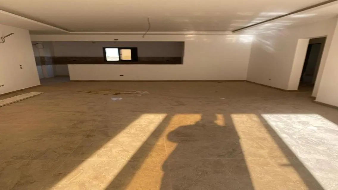 Finished Ground floor 185 m+65 m garden,in Zayed