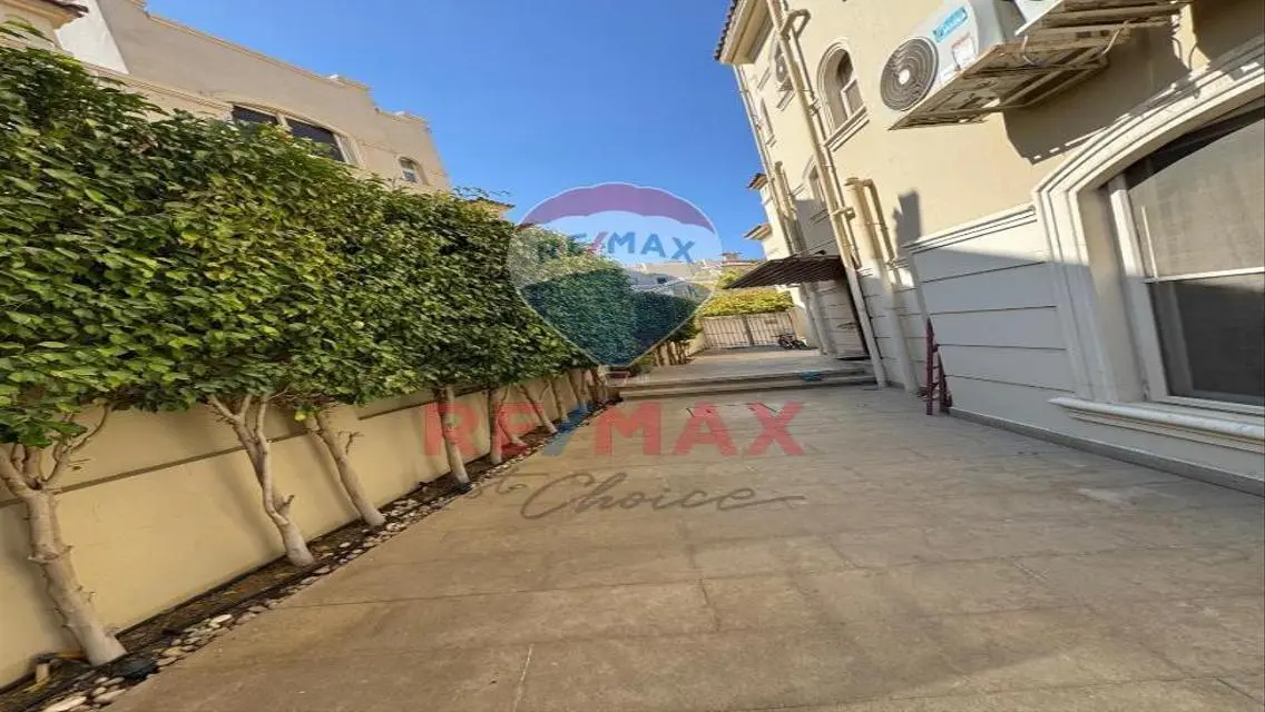 Astonishing Twin House Patio 5 East for Sale