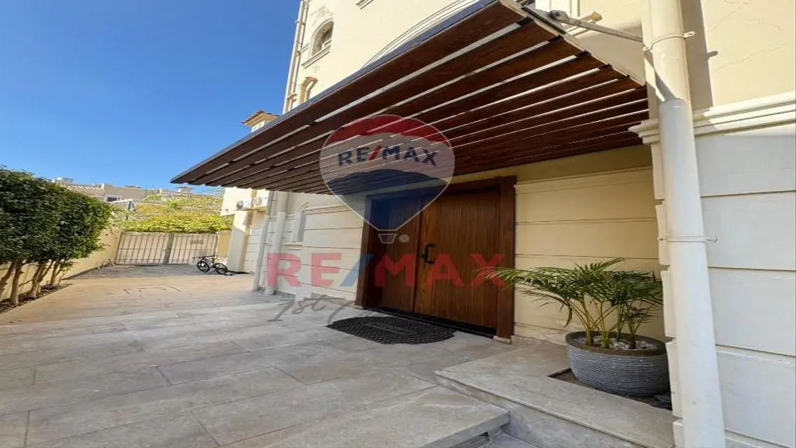 Astonishing Twin House Patio 5 East for Sale