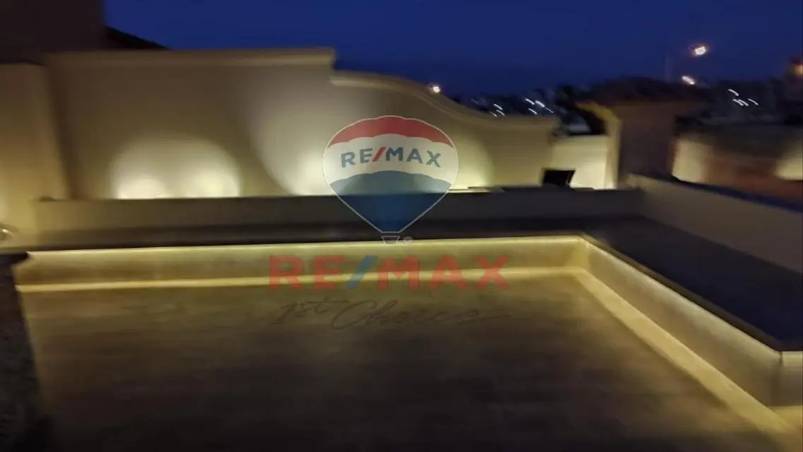 Astonishing Twin House Patio 5 East for Sale