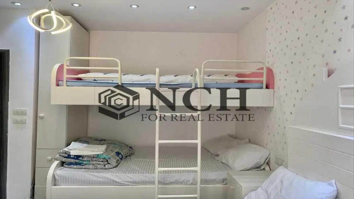 FULLY FURNISHED APARTMENT FOR RENT IN LAKE VIEW .