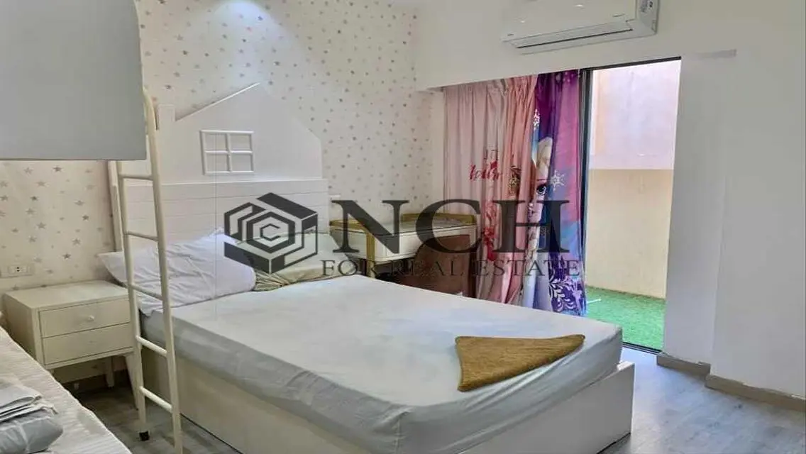 FULLY FURNISHED APARTMENT FOR RENT IN LAKE VIEW .
