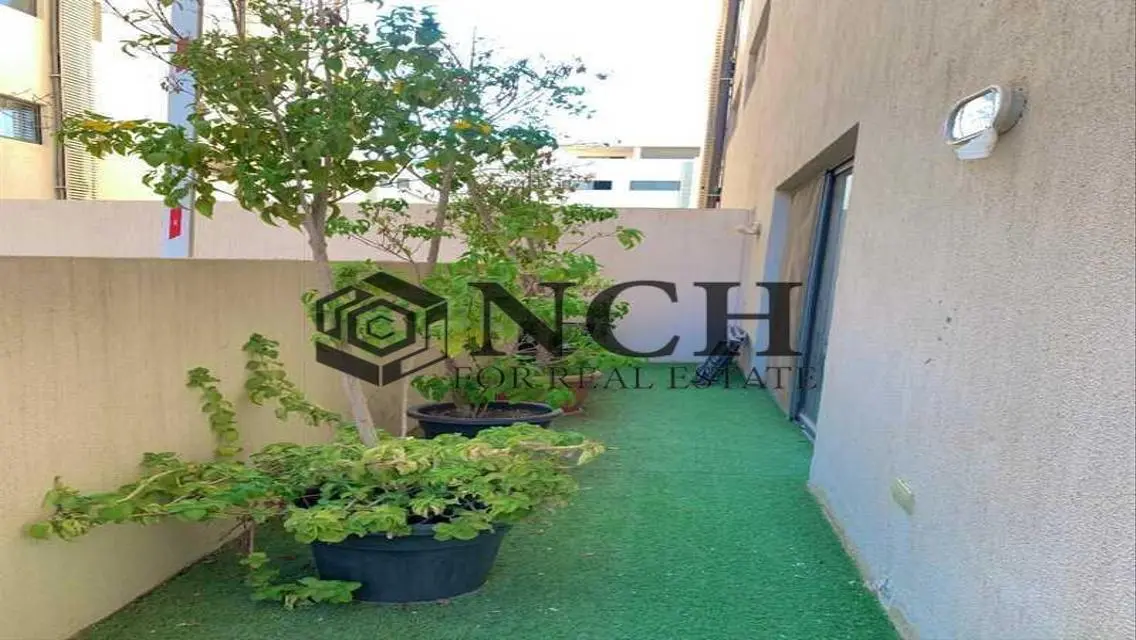 FULLY FURNISHED APARTMENT FOR RENT IN LAKE VIEW .