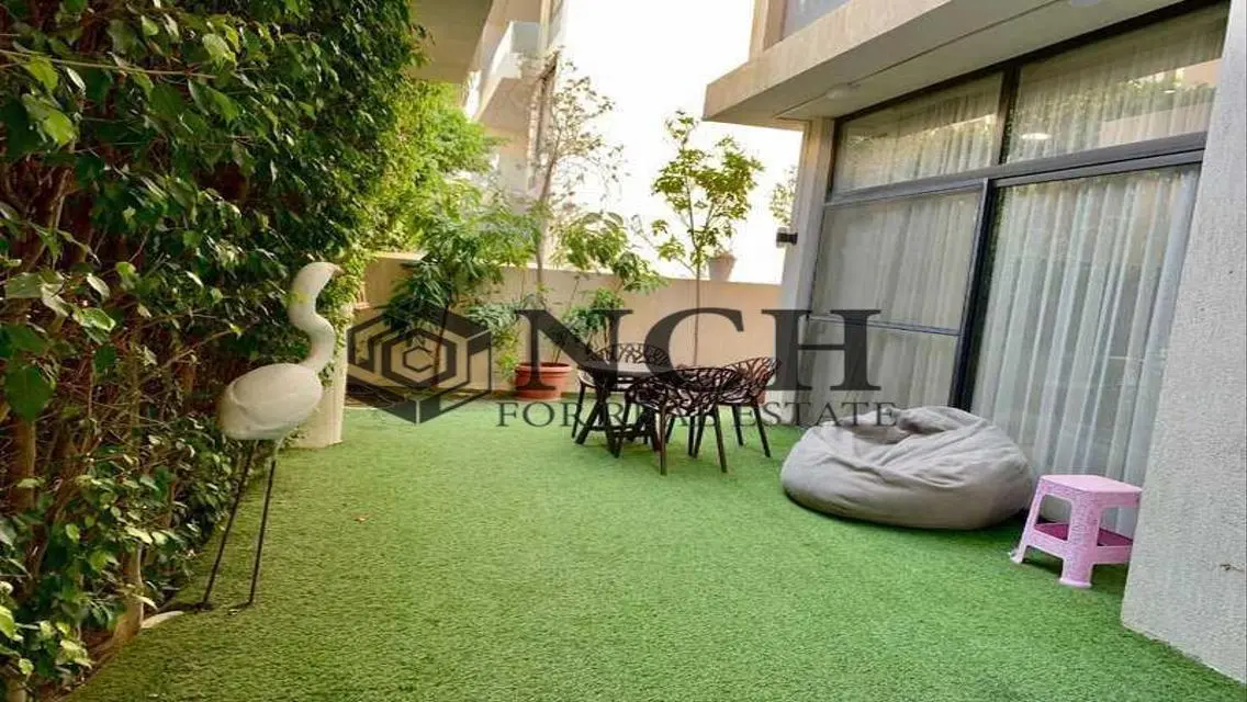 FULLY FURNISHED APARTMENT FOR RENT IN LAKE VIEW .