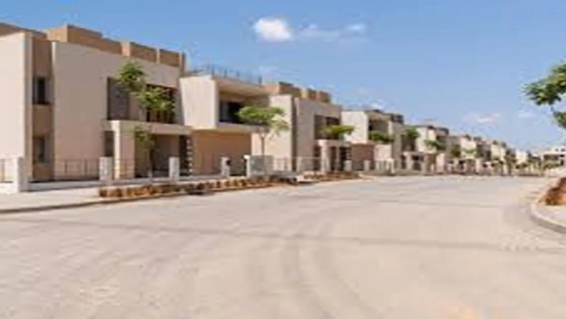 شقة فاخرة مطلة على البحيرات للبيع