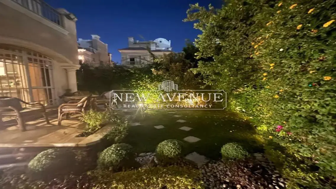 فيلا مشطبة باتيو ٦ بأكتوب علي حدائق و حمام سباحة