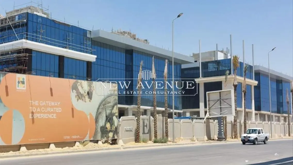 مكتب 2,296 م متشطب بالكامل للإيجار في جولدن جيت