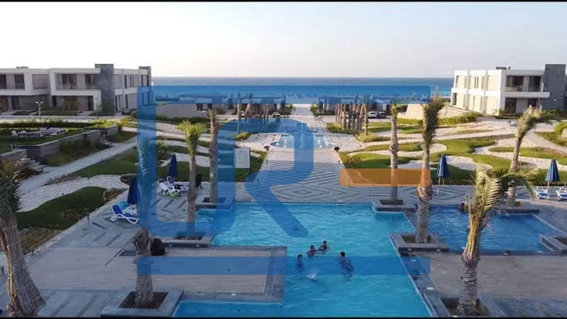 شاليه للبيع في لافيستا راس الحكمة يطل على البحر