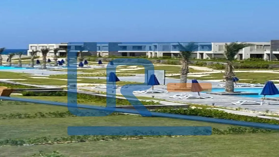 شاليه للبيع في لافيستا راس الحكمة يطل على البحر