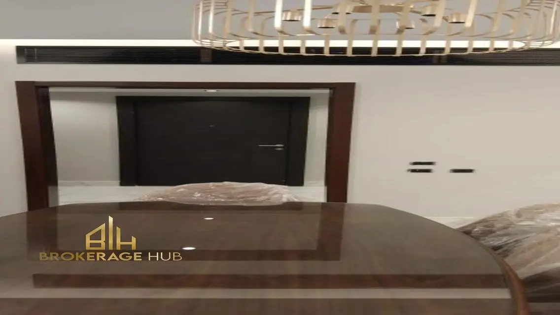 Luxury Apartment with Stunning Lake Views