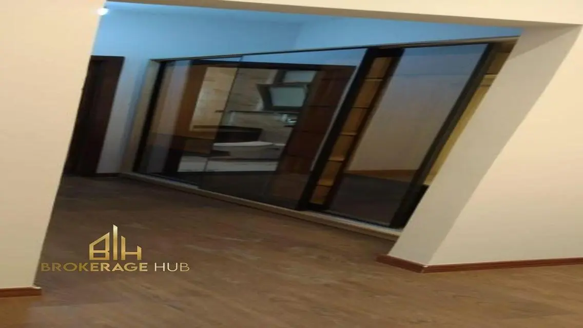 Luxury Apartment with Stunning Lake Views