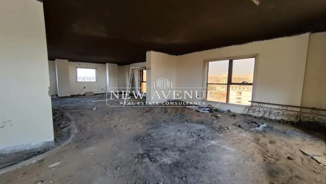 Building 3,200 for Rent in Maadi can be divided