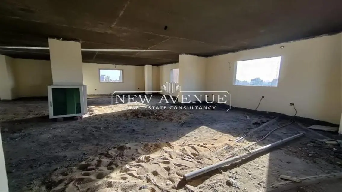 Building 3,200 for Rent in Maadi can be divided