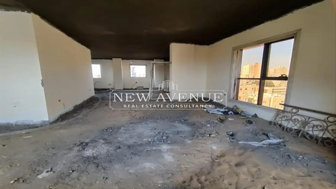 Building 3,200 for Rent in Maadi can be divided