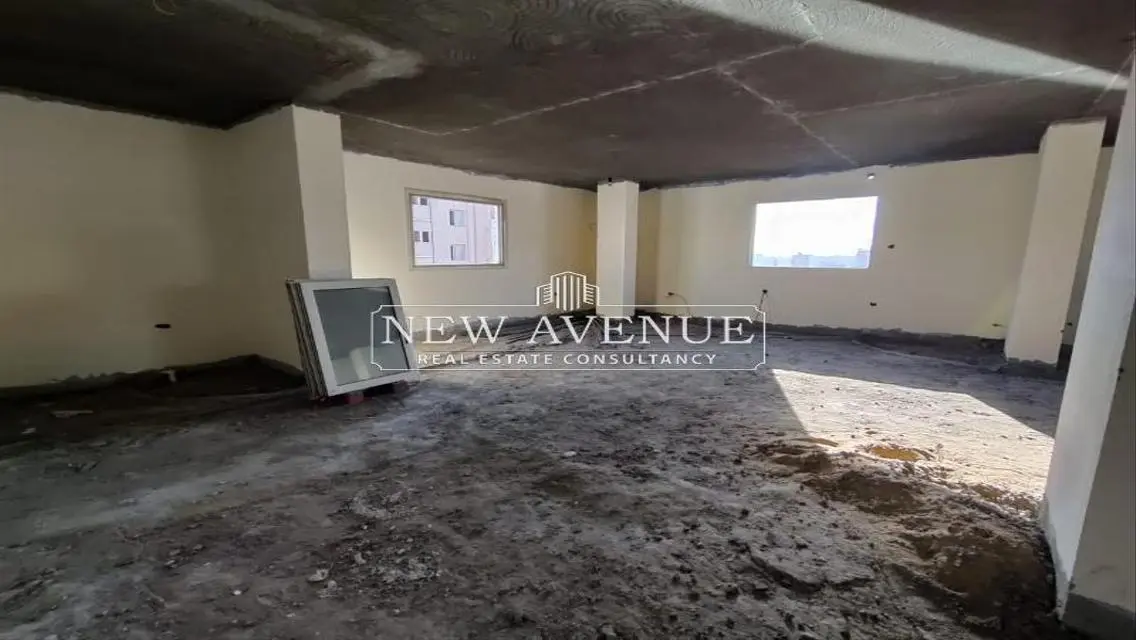 Building 3,200 for Rent in Maadi can be divided