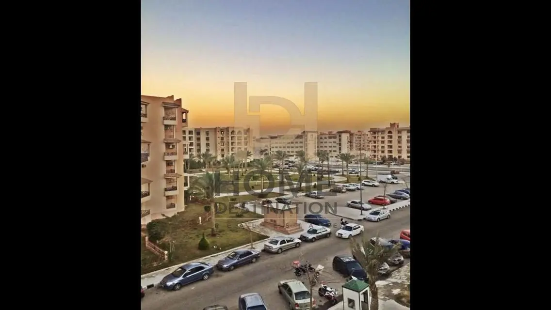 شقة فاخرة للبيع في سكاي بلازا مول