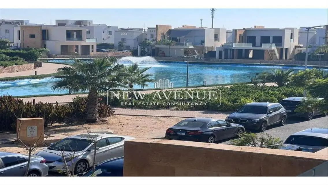 فيلا مستقلة اول صف على اللاجون ثالث صف للبحر