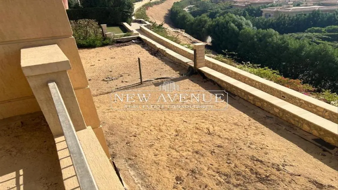 فيلا مستقلة أقل من سعر السوق نصف تشطيب - ستون بارك