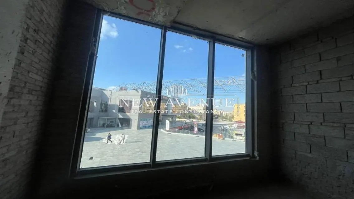 Retail 35m for Rent | The Market | New Cairo