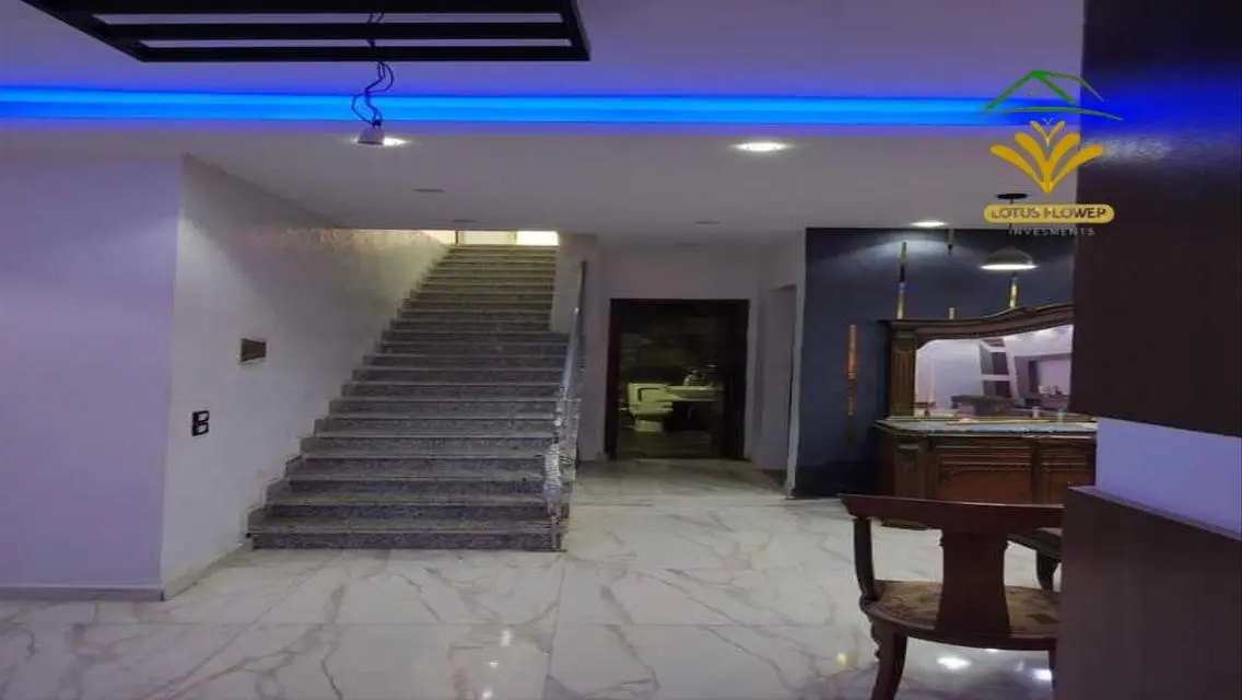 دوبلكس متشطب للبيع في القرنفل فيلات