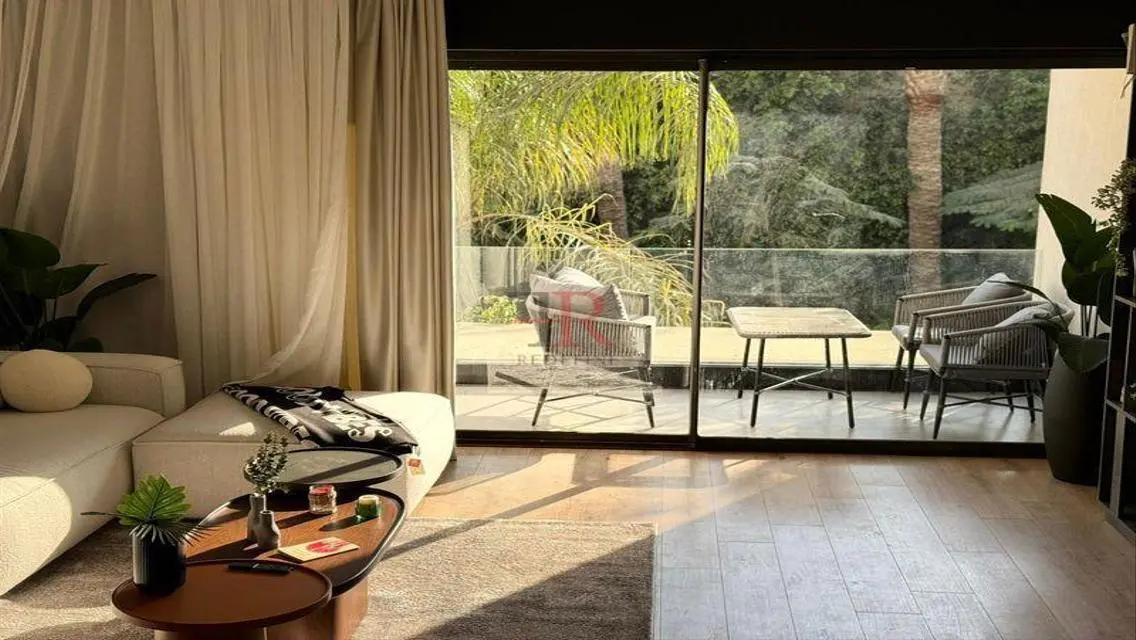 Apartment in Prime Location with Balcony and Shared Pool