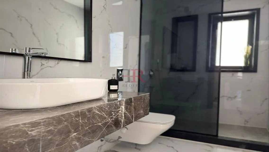 Apartment in Prime Location with Balcony and Shared Pool