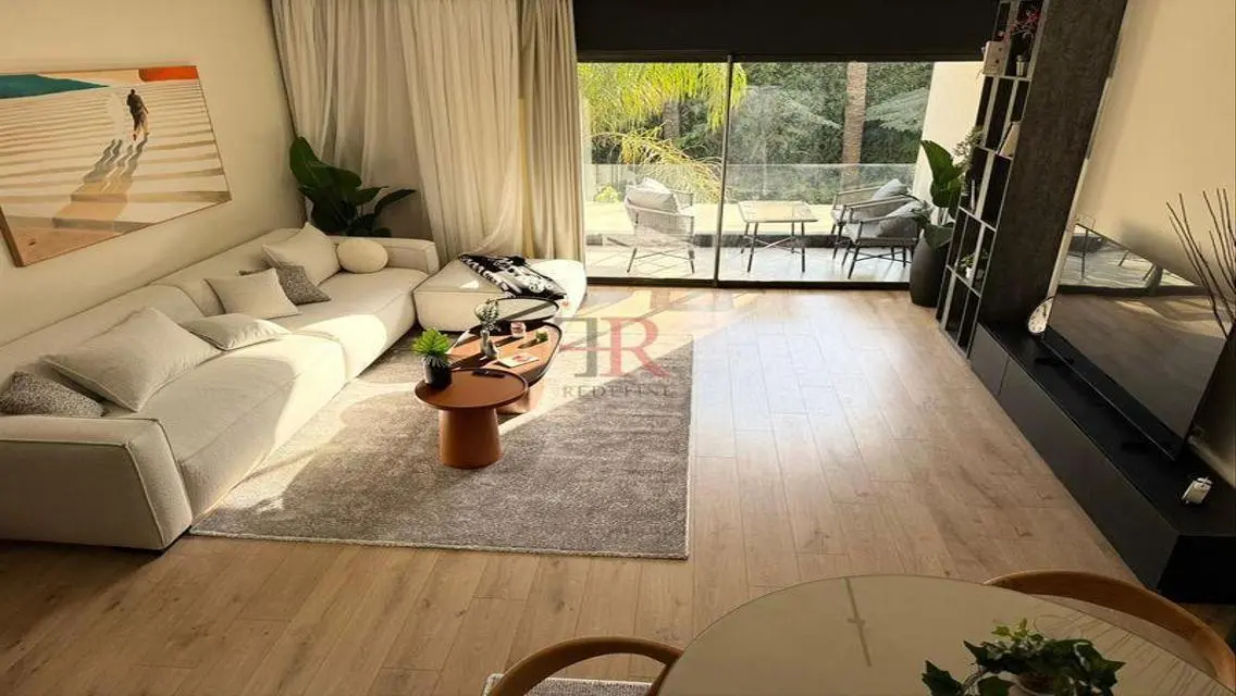 Apartment in Prime Location with Balcony and Shared Pool