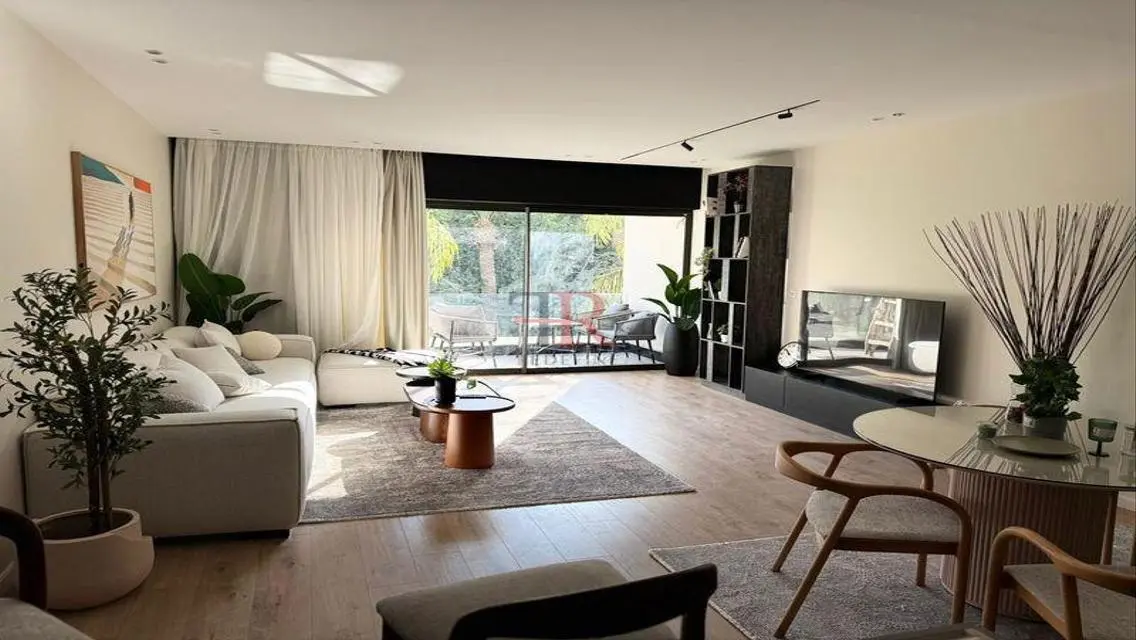 Apartment in Prime Location with Balcony and Shared Pool