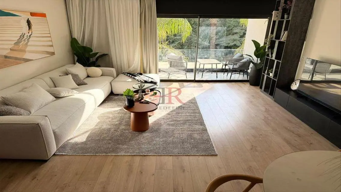 Apartment in Prime Location with Balcony and Shared Pool