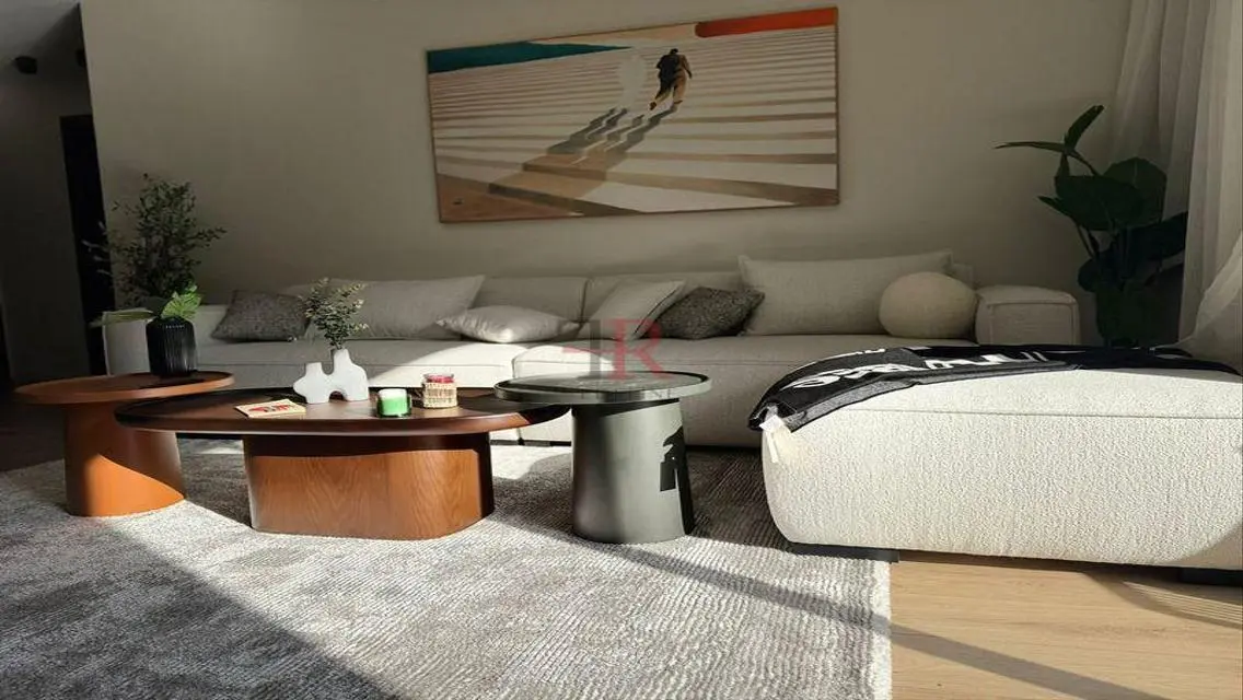 Apartment in Prime Location with Balcony and Shared Pool