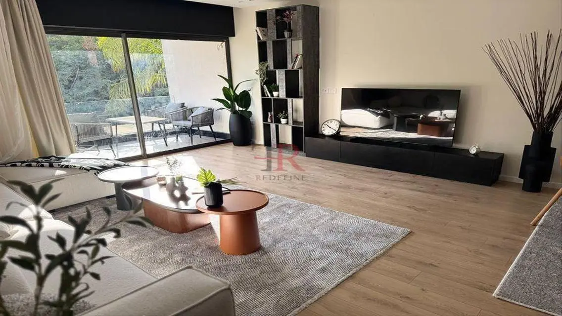 Apartment in Prime Location with Balcony and Shared Pool