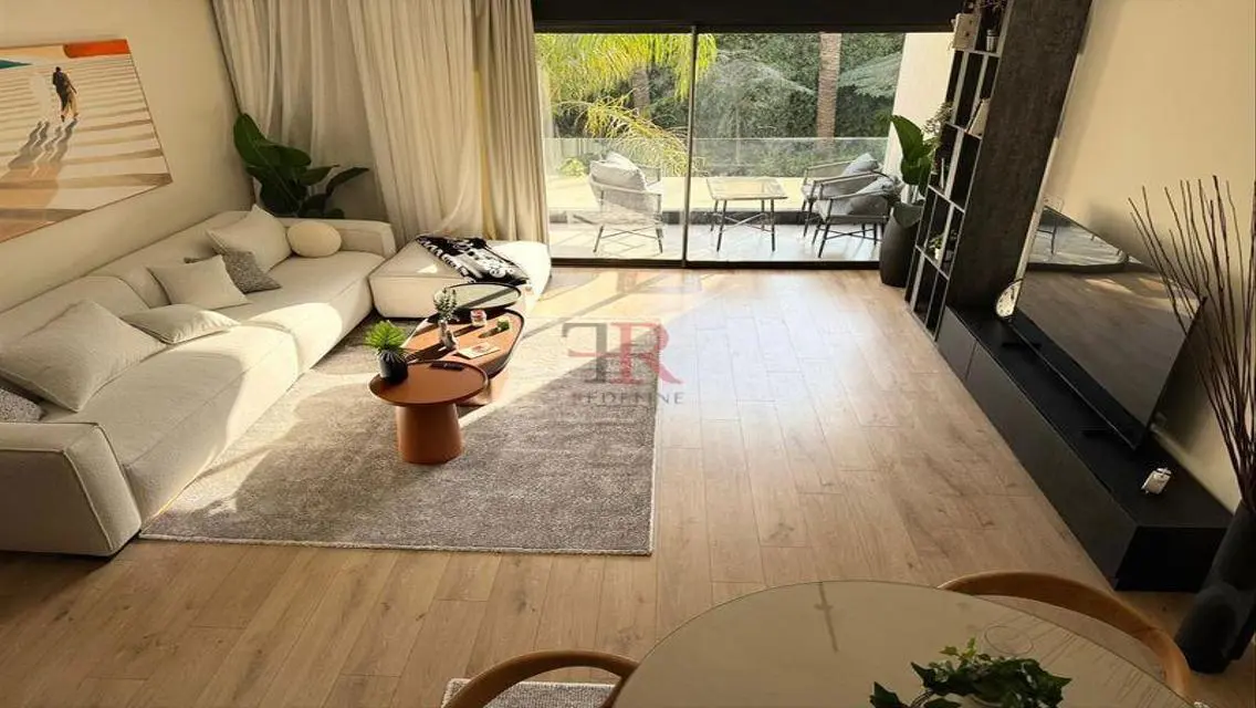 Apartment in Prime Location with Balcony and Shared Pool