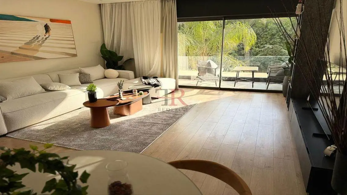 Apartment in Prime Location with Balcony and Shared Pool