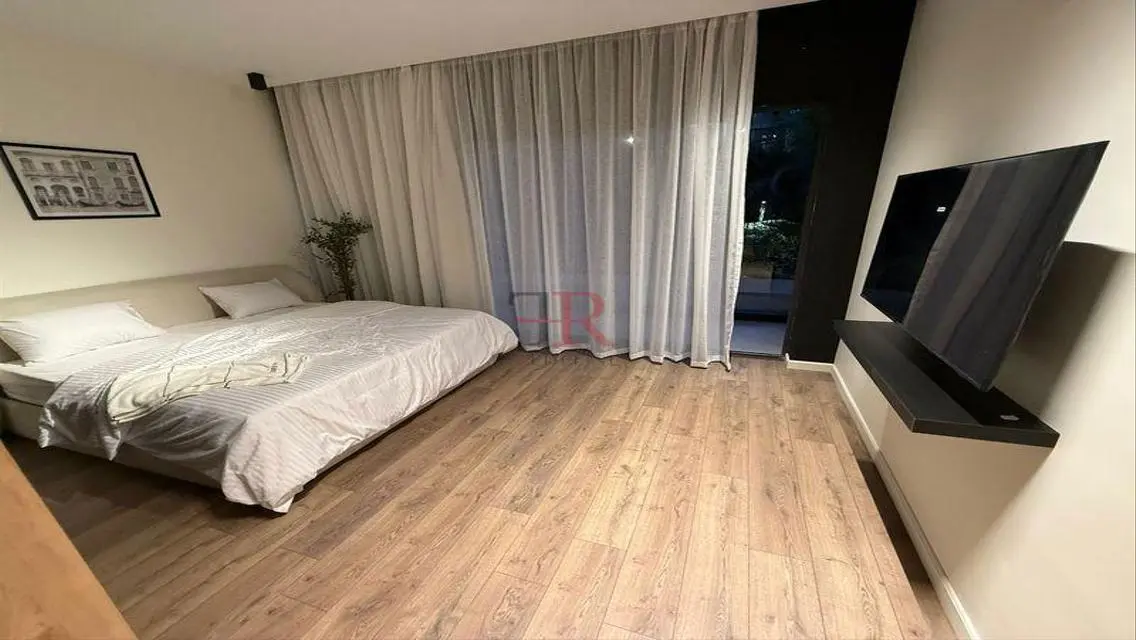Apartment in Prime Location with Balcony and Shared Pool