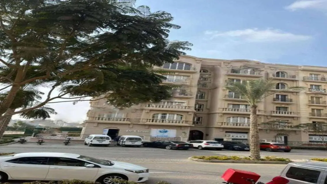 محل للبيع في بزنيس ديستريكت هايد بارك ماجر ب350الف