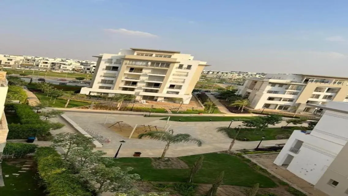 محل للبيع في بزنيس ديستريكت هايد بارك ماجر ب350الف