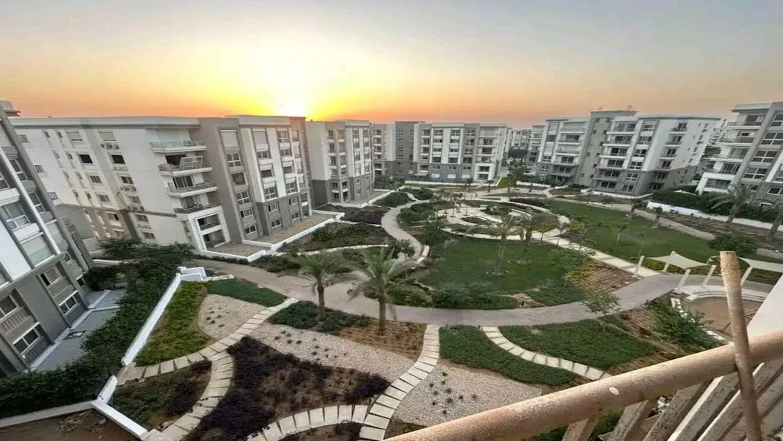 محل للبيع في بزنيس ديستريكت هايد بارك ماجر ب350الف